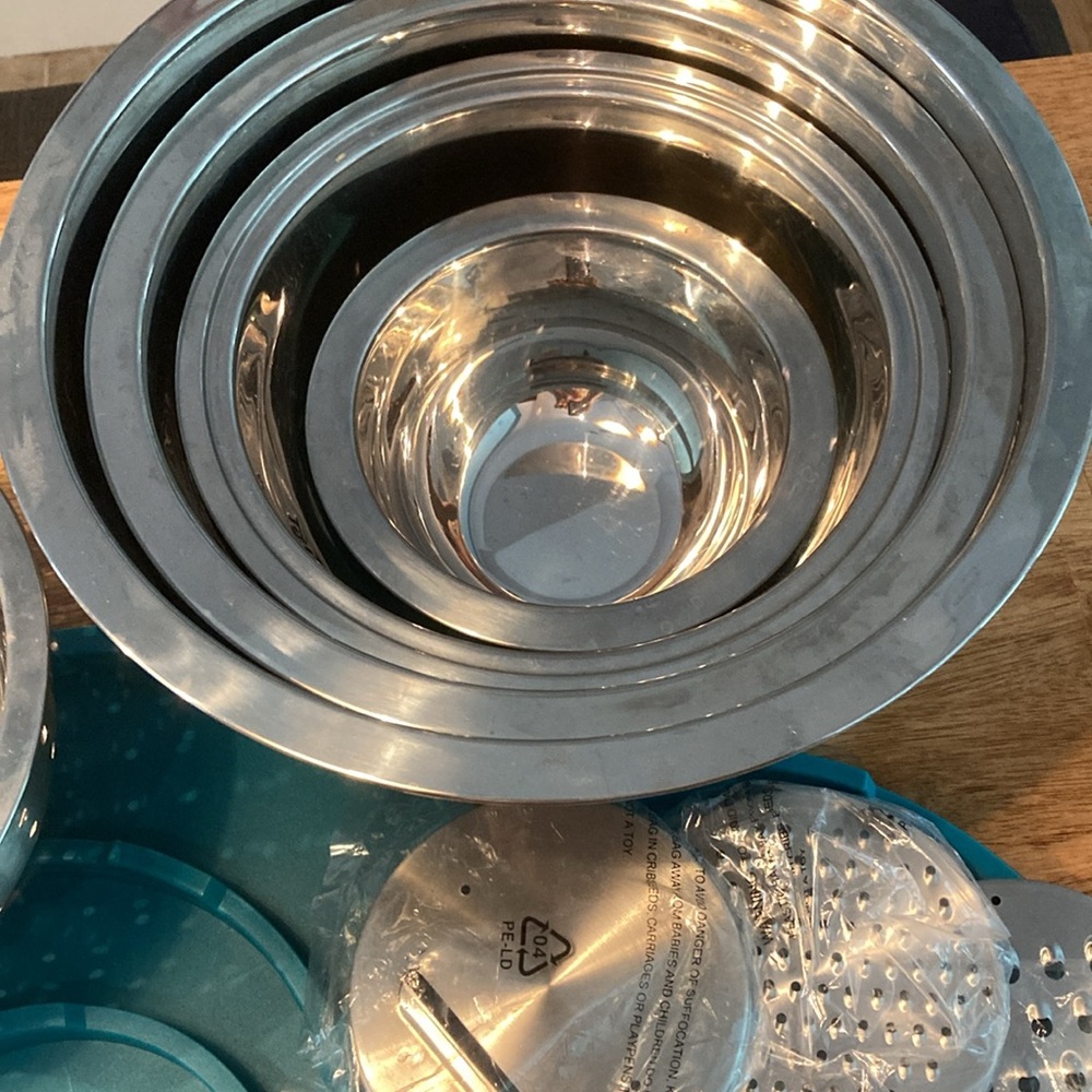 Wolfgang Puck Nesting Mixing Bowl Set - Picture 3 of 14